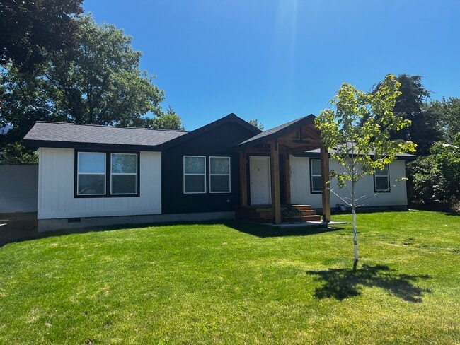 property at 805 Rose St