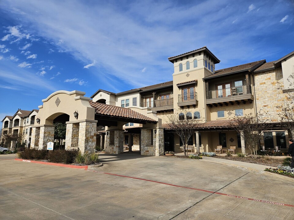 Mariposa at Clear Creek 55+ Apartment Homes in Webster, TX - Building Photo