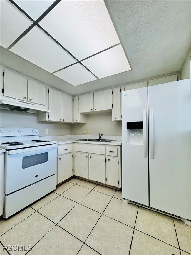 property at 3619 SE 9th Pl