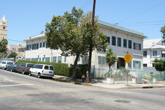 2885 Francis Ave in Los Angeles, CA - Building Photo - Building Photo