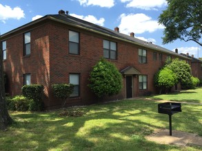 The Courtyard at 1161 in Memphis, TN - Foto de edificio - Building Photo