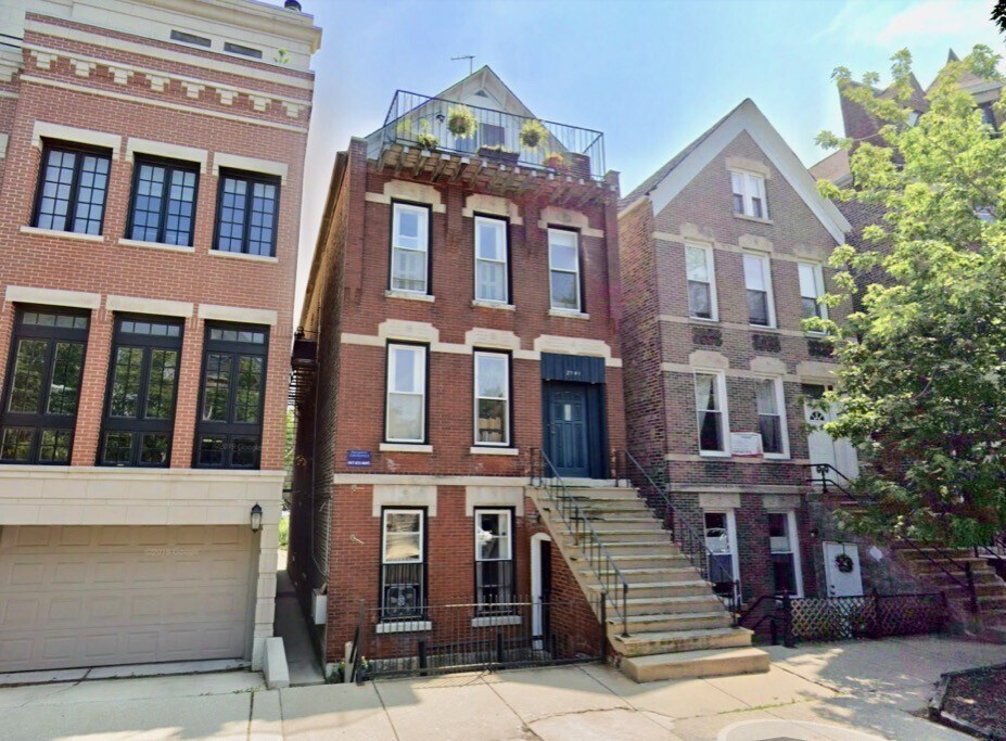 2141 W Webster Ave, Unit 2R in Chicago, IL - Building Photo