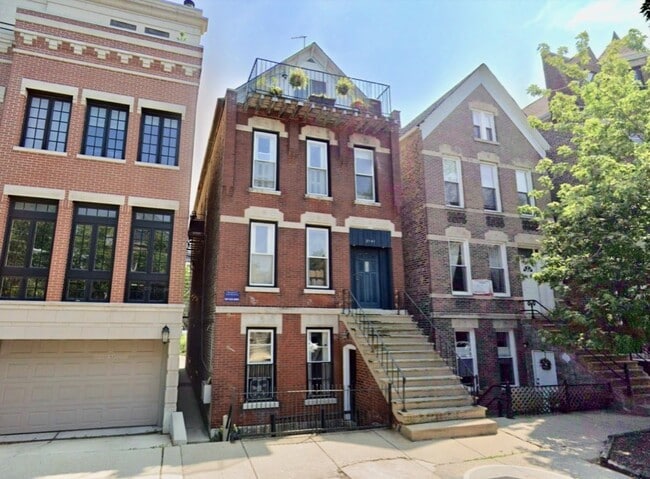 2141 W Webster Ave, Unit 2R