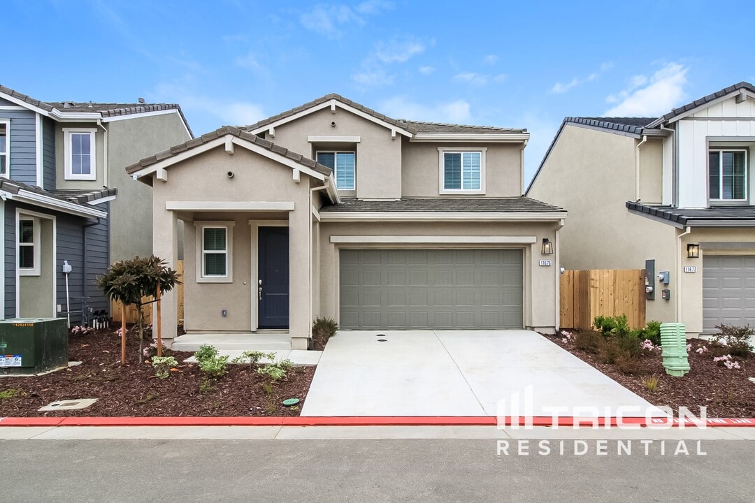 11676 Fiorenza Ln in Rancho Cordova, CA - Building Photo