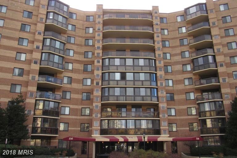 8360 Greensboro Dr in McLean, VA - Foto de edificio