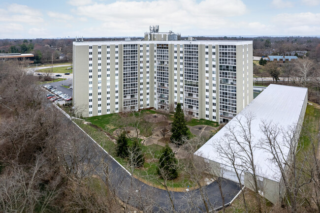 The Glenview in Louisville, KY - Foto de edificio - Building Photo