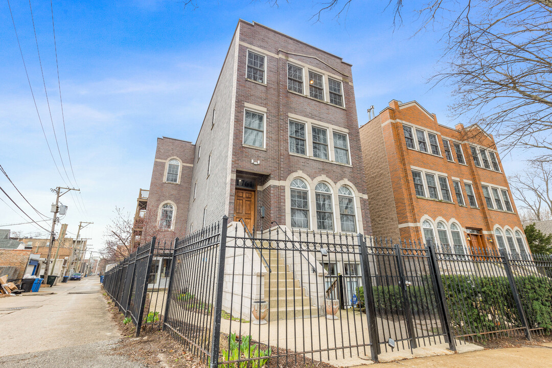 1761 W Morse Ave in Chicago, IL - Building Photo