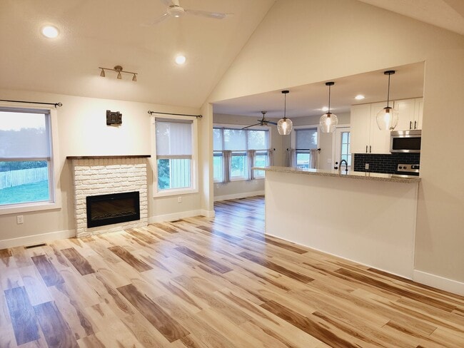 property at 3063 E Colonial Ct