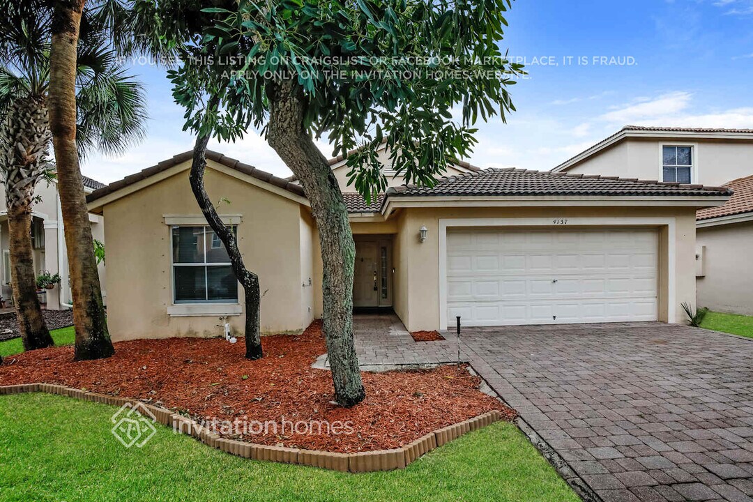 4137 Onega Cir in West Palm Beach, FL - Building Photo