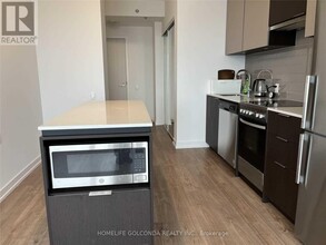 203-2203 College St in Toronto, ON - Building Photo - Building Photo