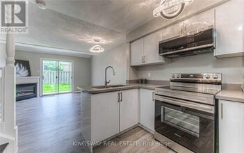 67 Vly Vw Rd in Kitchener, ON - Building Photo - Building Photo