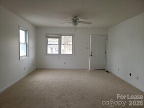 201 Eastwood Dr in Mount Holly, NC - Building Photo - Building Photo