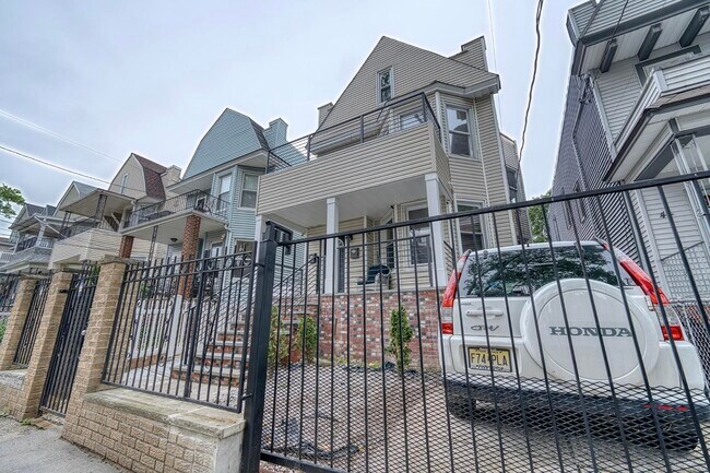 46-48 Wegman Pkwy in Jersey City, NJ - Building Photo - Building Photo