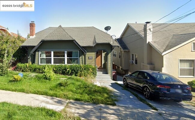 property at 2612 Cole St