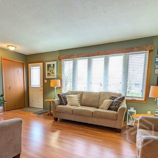 8 Marshall Dr in Norwich, ON - Building Photo - Building Photo