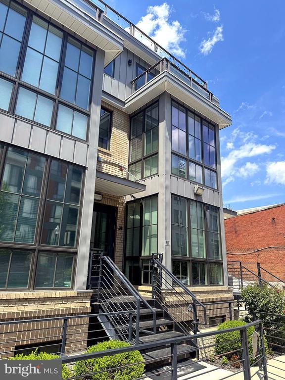 property at 625 Park Rd NW