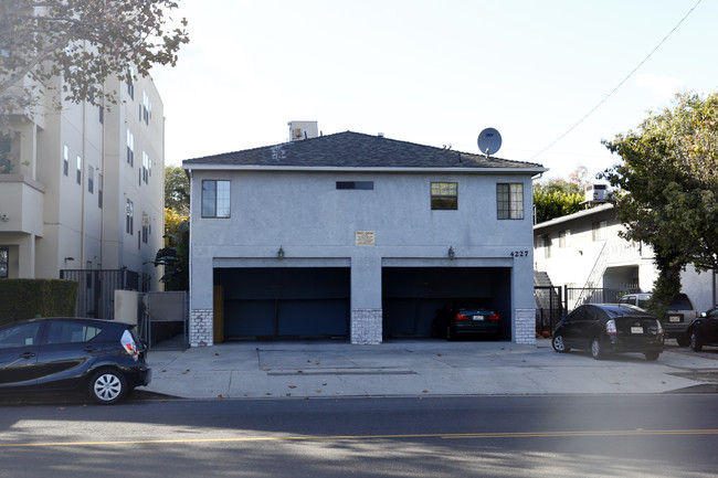 4227 Dixie Canyon Ave in Sherman Oaks, CA - Building Photo - Primary Photo