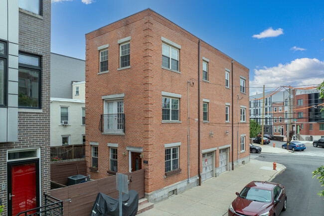 842 N 19th St in Philadelphia, PA - Building Photo - Building Photo