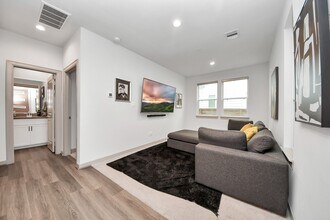 627 Emile St in Houston, TX - Building Photo - Building Photo