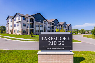 Lakeshore Ridge in Menasha, WI - Building Photo - Building Photo