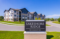 Lakeshore Ridge in Menasha, WI - Foto de edificio - Building Photo