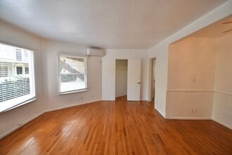 14830 Dickens St, Unit 02 in Los Angeles, CA - Foto de edificio - Building Photo