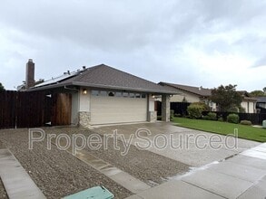 1125 Bridgeton Ave in Manteca, CA - Building Photo - Building Photo