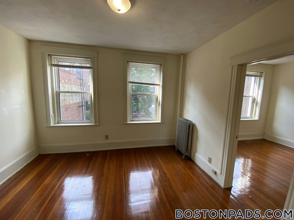 55 Queensberry St in Boston, MA - Building Photo