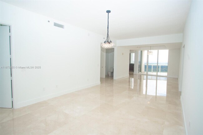 15811 Collins Ave, Unit 3004 in North Miami Beach, FL - Building Photo - Building Photo