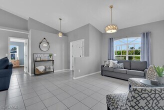 4625 SE 1st Ave in Cape Coral, FL - Building Photo - Building Photo