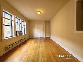 3720.5 N Pine Grove Ave in Chicago, IL - Building Photo