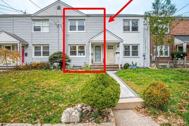 35 Victory Ct in Metuchen, NJ - Building Photo - Building Photo