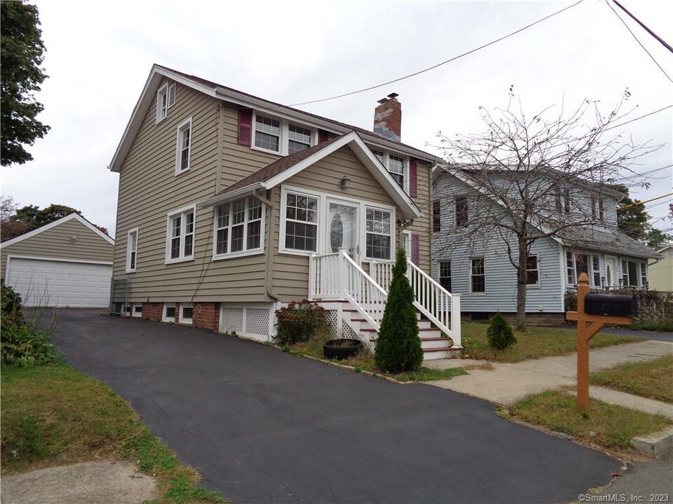 46 Hobson St in East Haven, CT - Building Photo