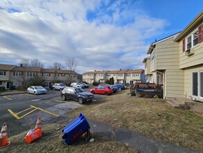 48 Round Tree Dr in Naugatuck, CT - Building Photo - Building Photo