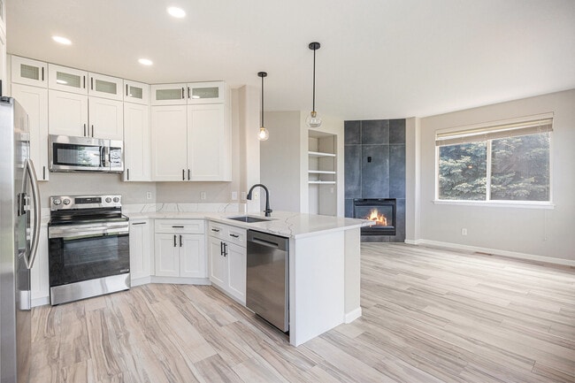 property at 3833 E Aldenbridge Cir