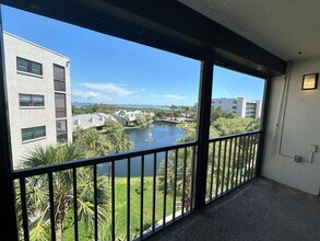 1320 Pasadena Ave S in South Pasadena, FL - Foto de edificio - Building Photo