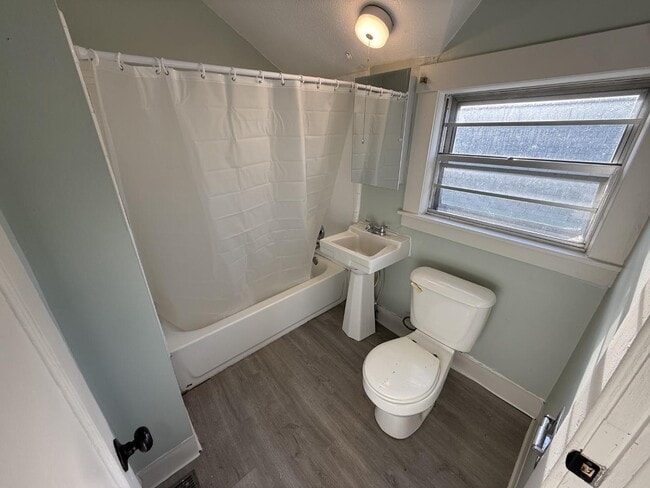 2235 Ekin Ave in New Albany, IN - Building Photo - Building Photo