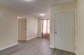 907 Laredo St in Corpus Christi, TX - Foto de edificio - Building Photo