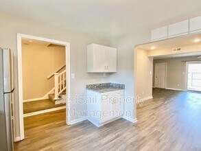 398 Circuit Ln in Newport News, VA - Building Photo - Building Photo