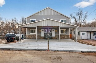 227 Crestone Ave in Colorado Springs, CO - Building Photo