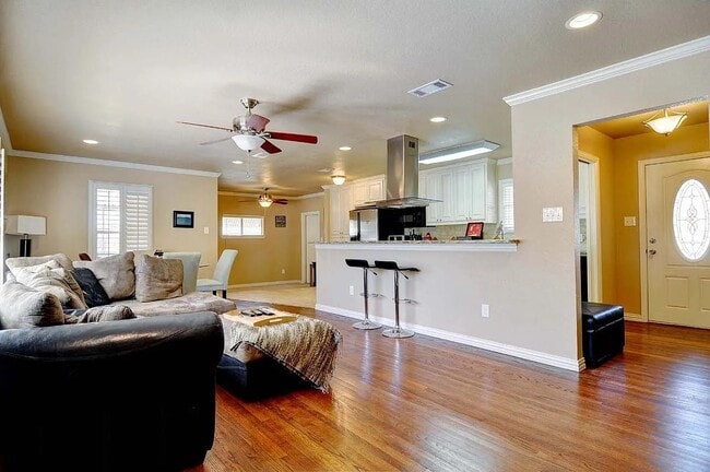 3355 Bilglade Rd in Fort Worth, TX - Foto de edificio - Building Photo