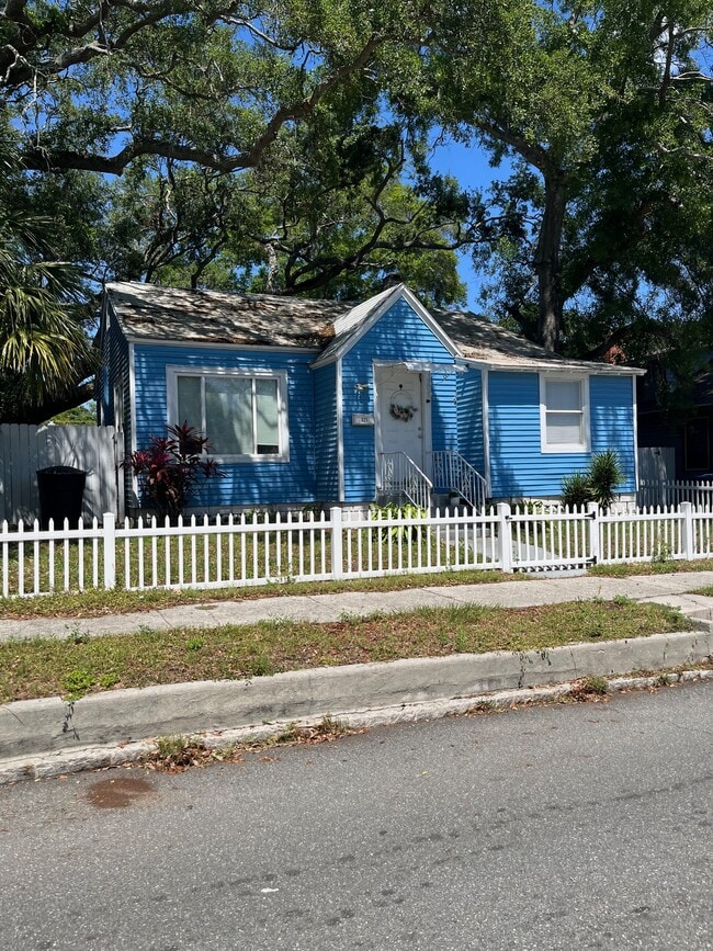 821 Newton Ave S in St. Petersburg, FL - Building Photo - Building Photo