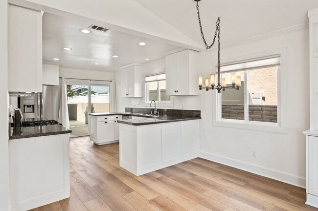 property at 413 N Paulina Ave