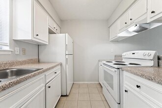 4021 Briar Hollow Dr-Unit -1 in Dickinson, TX - Building Photo - Building Photo