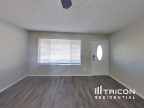 7475 W Beryl Ave in Peoria, AZ - Building Photo - Building Photo