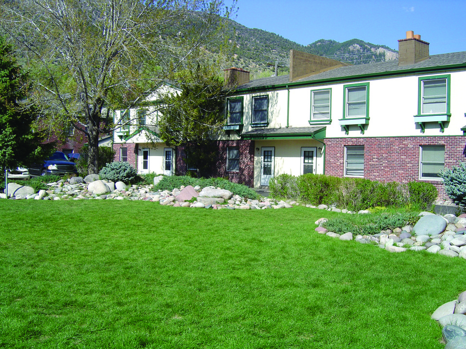 Village Green Apartments in Glenwood Springs, CO - Building Photo