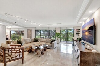 5279 Fountains Dr S in Greenacres, FL - Building Photo - Building Photo