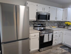 9216 4 Mile Creek Rd in Charlotte, NC - Building Photo - Building Photo