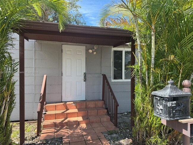 1104 NW 64th St in Miami, FL - Building Photo - Building Photo