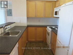 1-2121 Lake Shore Blvd W in Toronto, ON - Building Photo - Building Photo